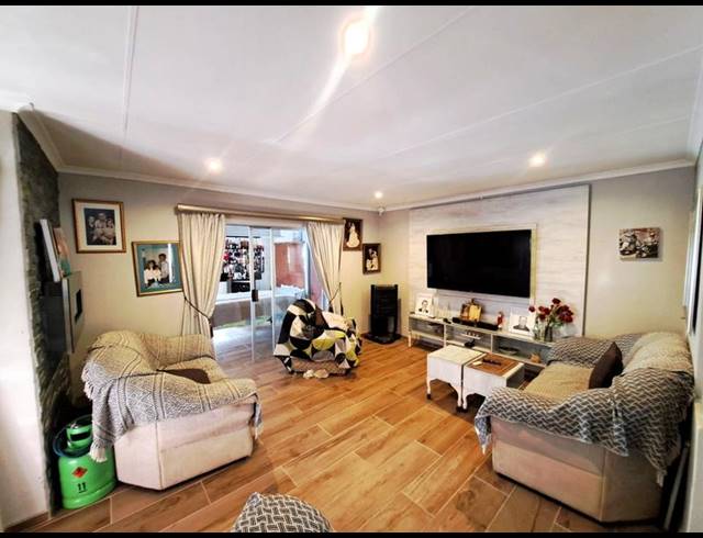 4 BEDROOM HOUSE FOR SALE IN HIGHVELD